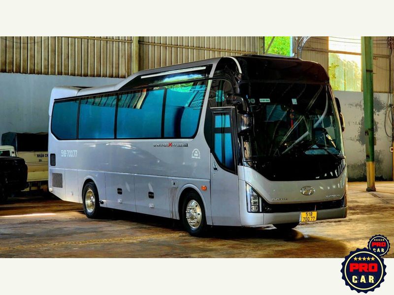 Xe phục vụ đoàn trong danh mục Procar; số hành khách và tiện nghi cần đối chiếu theo cấu hình được cung cấp.