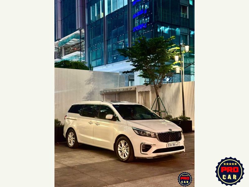 Xe trong bộ ảnh Procar; màu, dòng xe và phần trang trí ngày cưới cần được xác nhận riêng.